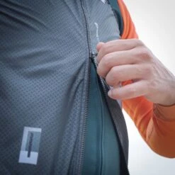 Plus 2.0 Vest Gobik Man Dark Coal -Bicycle Equipment Store 845325 800 auto