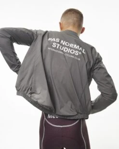 Pas Normal Studios Mechanism Stow Away Jacket Man Medium Grey -Bicycle Equipment Store 985011 800 auto